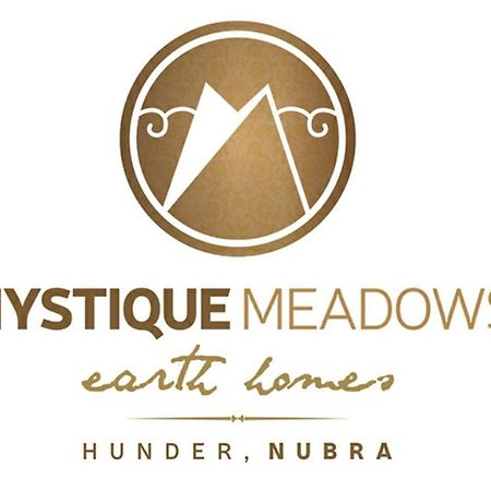 Mystique Meadows Earth Homes Hundar Buitenkant foto