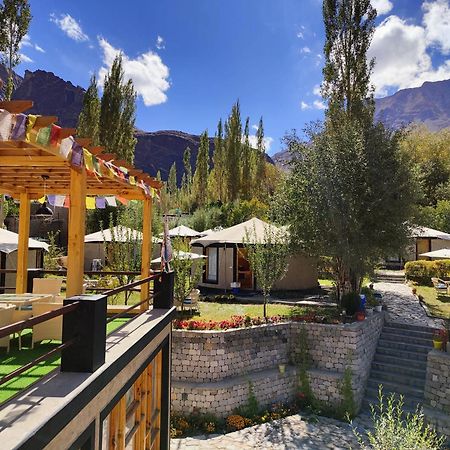 Mystique Meadows Earth Homes Hundar Buitenkant foto