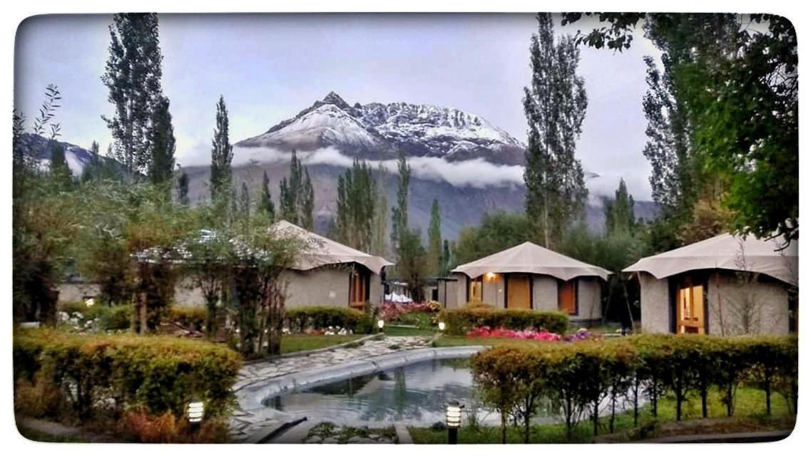 Mystique Meadows Earth Homes Hundar Buitenkant foto