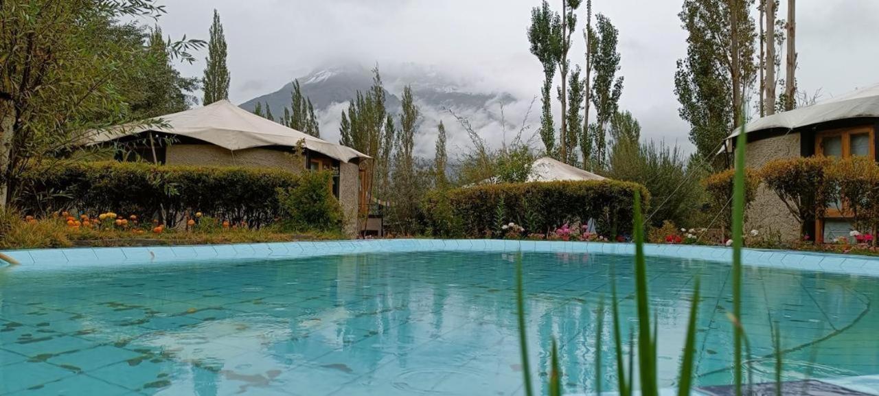 Mystique Meadows Earth Homes Hundar Buitenkant foto