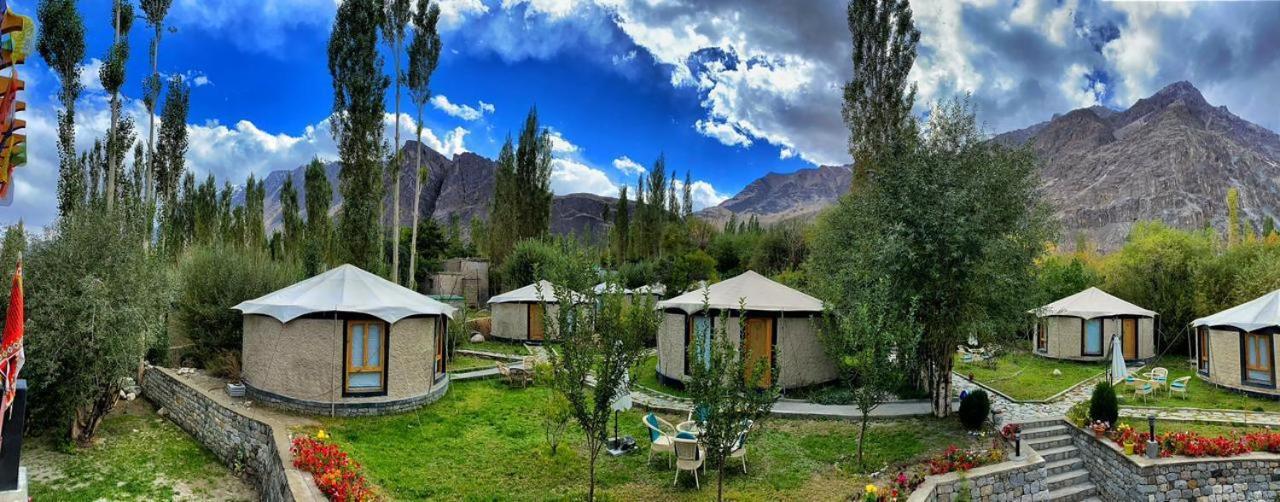 Mystique Meadows Earth Homes Hundar Buitenkant foto